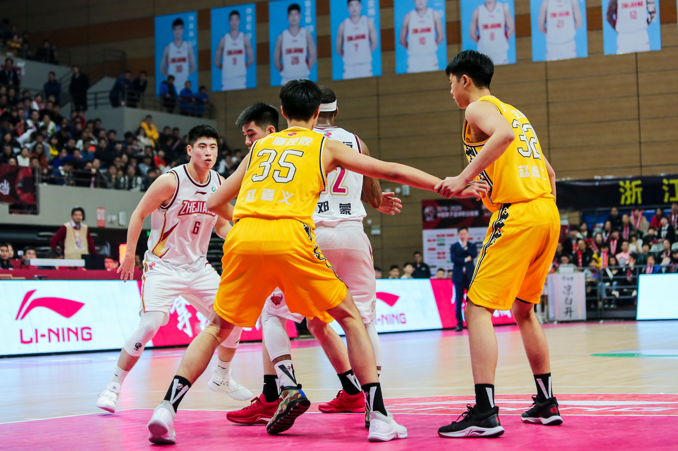 广厦男篮发布备战花絮,加时末段绝杀压哨,足总杯任务艰巨,轮换策略成焦点(广东宏远战广厦胜负发生逆袭) 广厦男篮发布备战花絮,加时末段绝杀压哨,足总杯任务艰巨,轮换策略成焦点(广东宏远战广厦胜负发生逆袭)