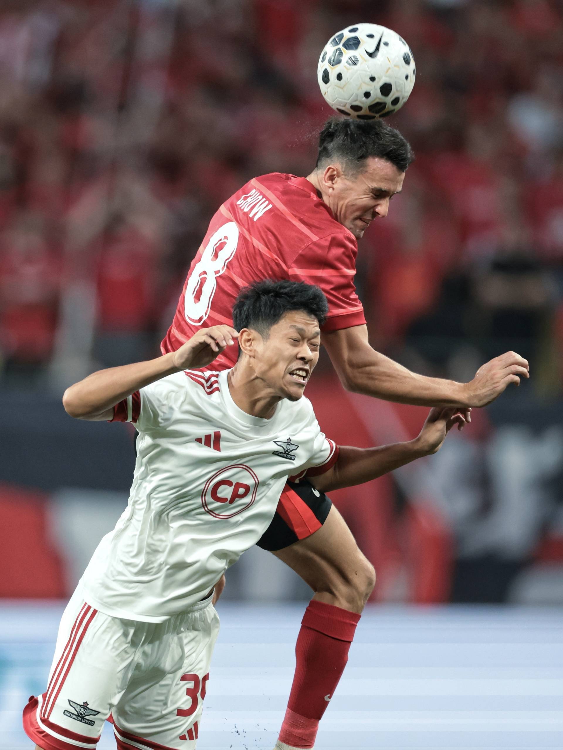 NG大舞台-里程碑夜！成都蓉城官宣签约，欧冠今晚刷纪录，赛场秩序良好，更衣室氛围转暖的简单介绍