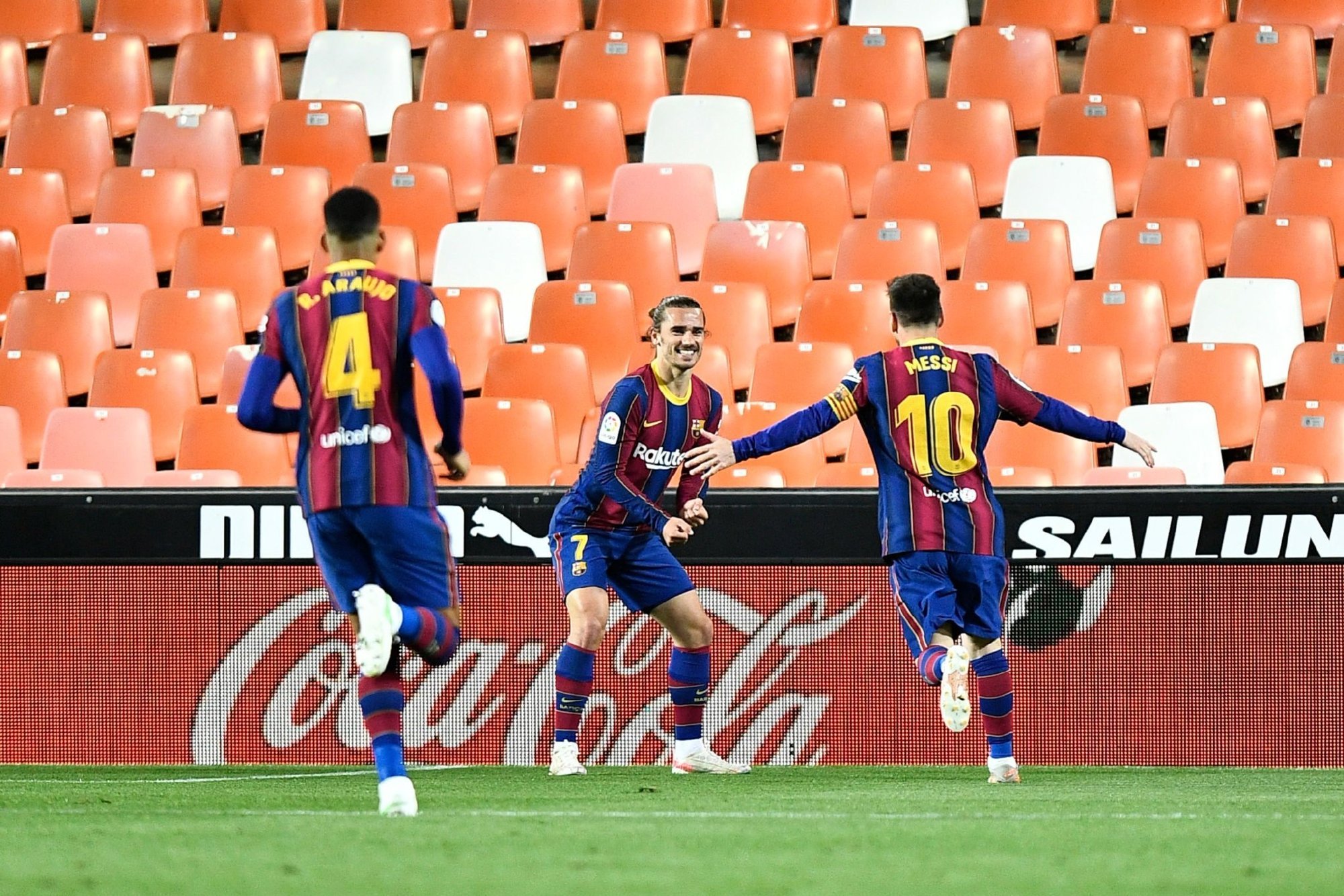 NG大舞台-风云突变！瓦伦西亚赛后外线爆发；西甲版图或变；话题不断；轮换策略成焦点的简单介绍